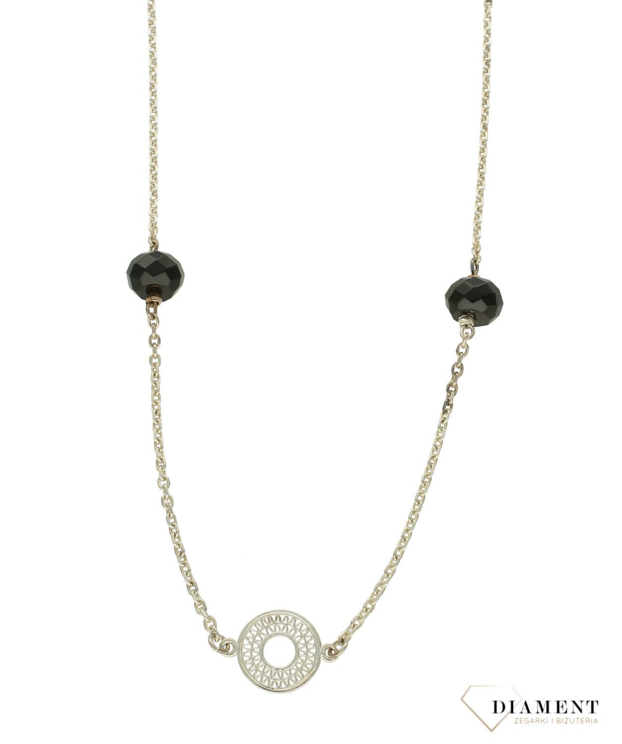 Srebrny naszyjnik z onyksem i ażurowymi kółeczkami N 0846. Niezwykle szykowny naszyjnik celebrytka wykonany z najwyższej jakości srebra to elegancki dodatek do wielu stylizacji.mNaszyjnik wykonany z najwyższej próby srebra z.jpg